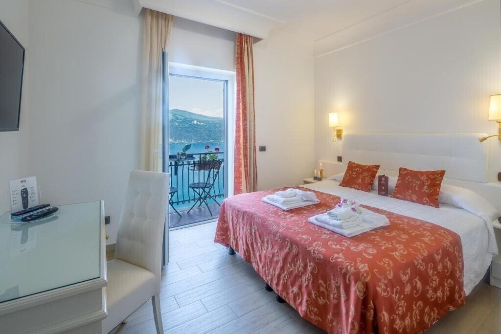 Фото Hotel Castel Gandolfo 4*