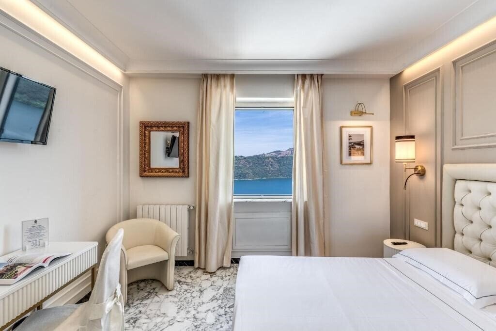Фото Hotel Castel Vecchio Castel Gandolfo 4*