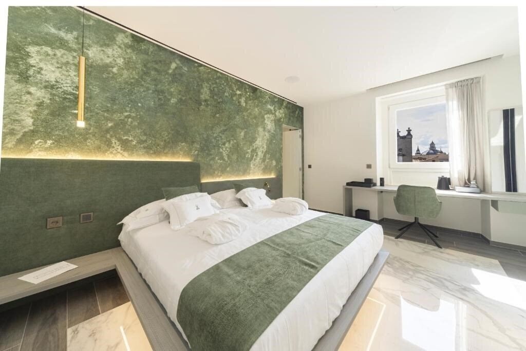 Отель Tritone Luxury Suites Piazza del Popolo 4*