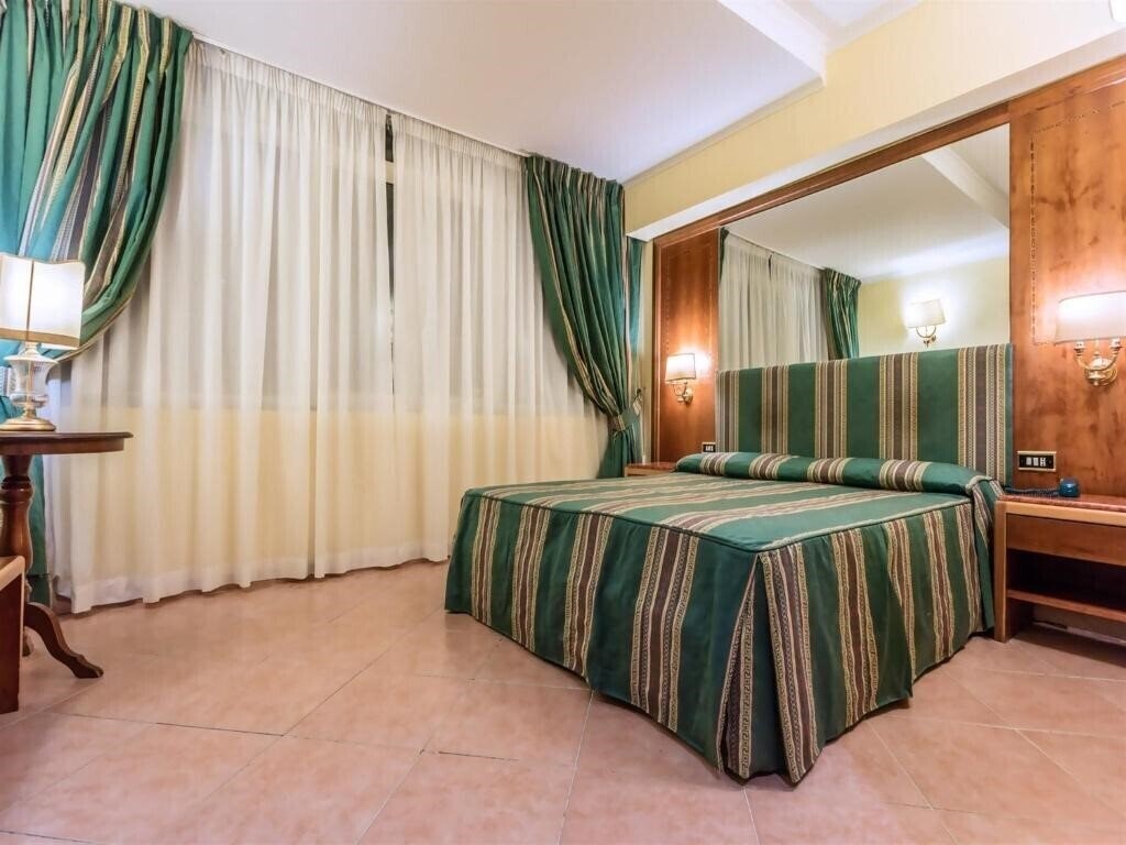 Готель Archimede 4*