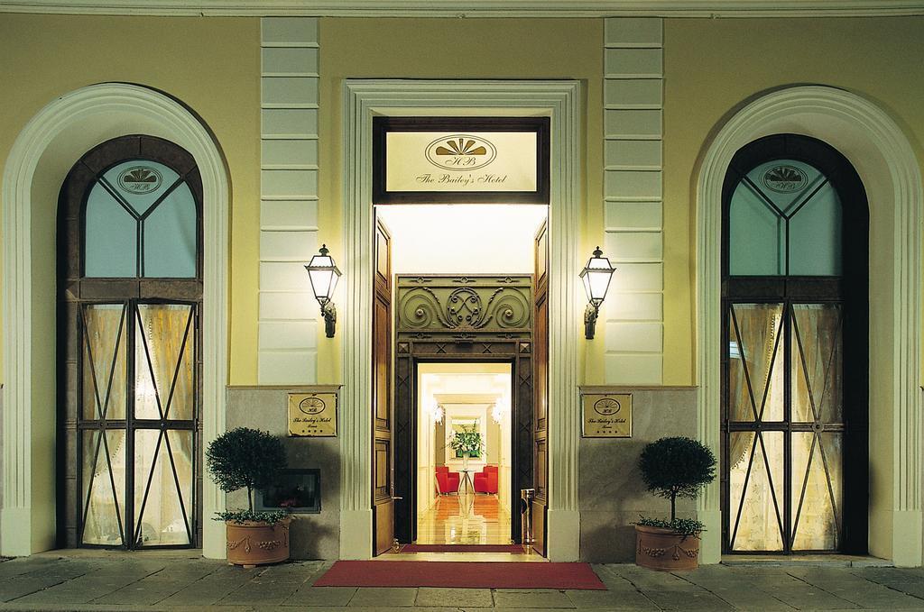 Готель Bailey's 4*