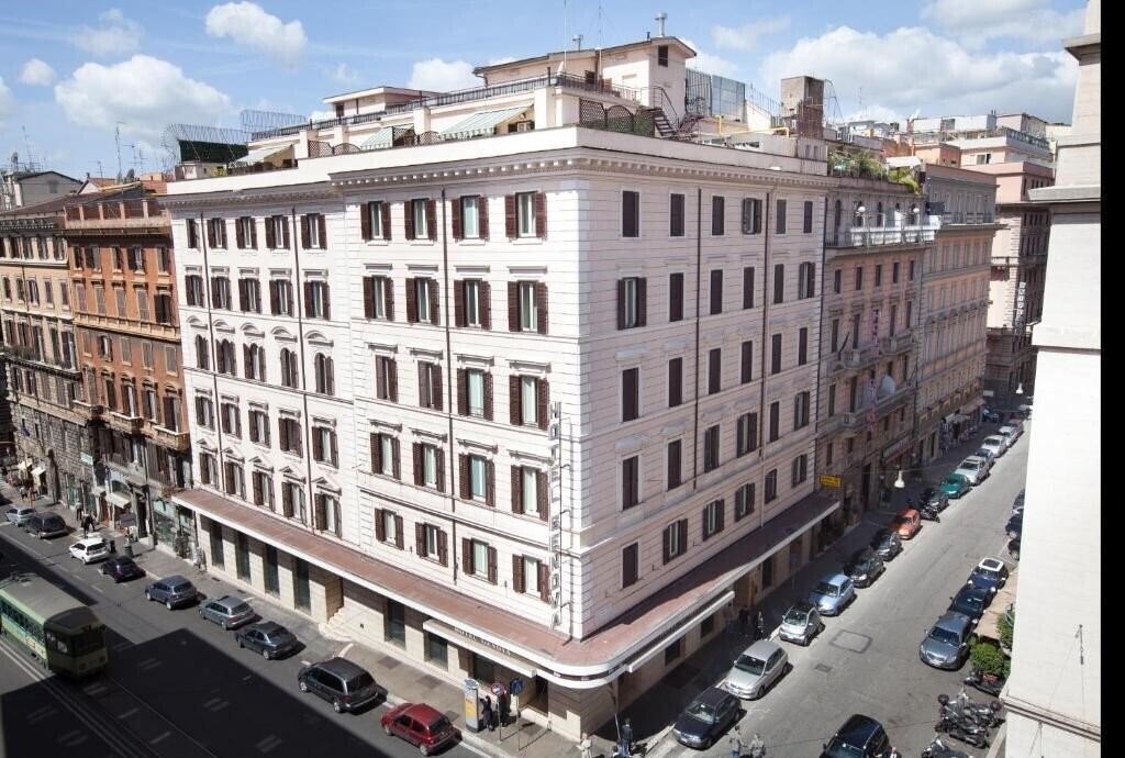 Готель Genova 4*