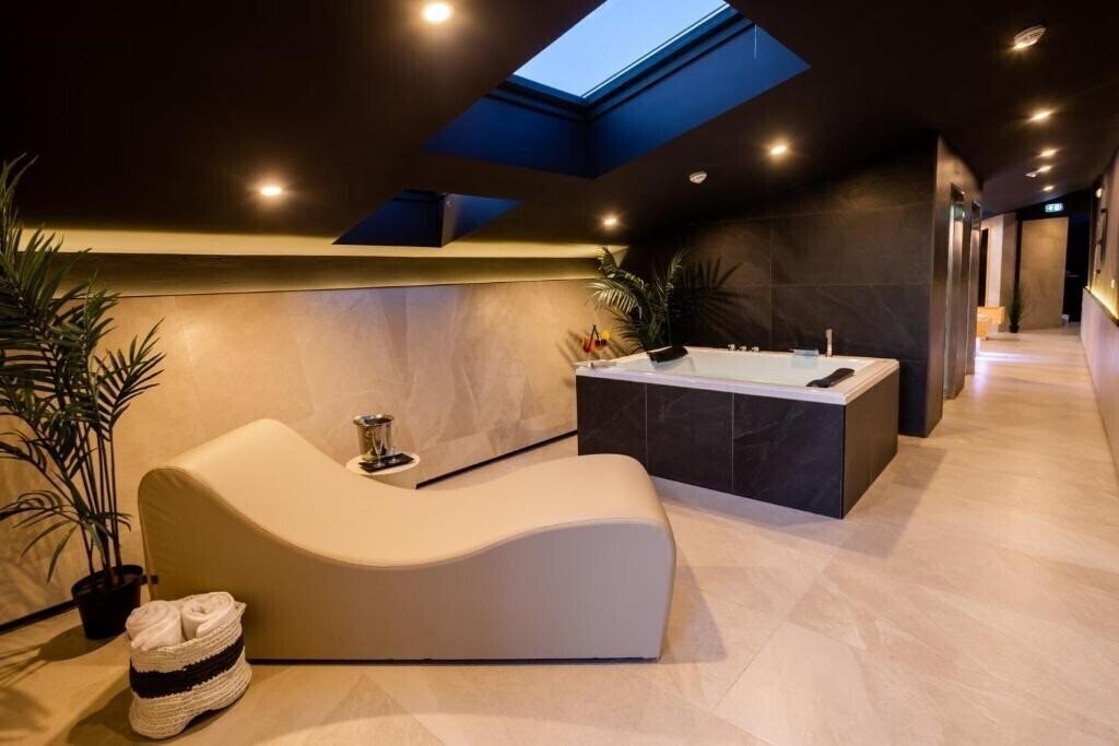 Фото Black Hotel 4*