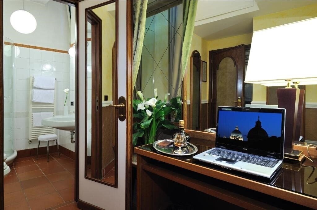 Отель Farnese 4*