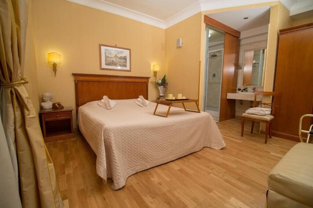 Фото Luxury Rooms H 2000 Roma 3*
