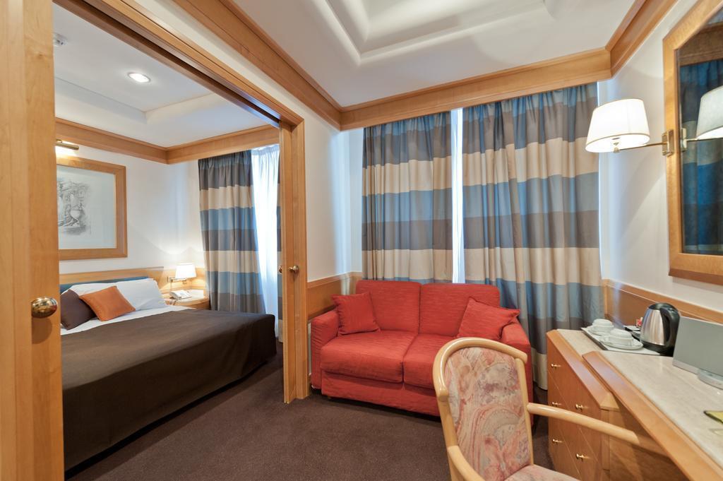 Фотографія White Hotel 4*