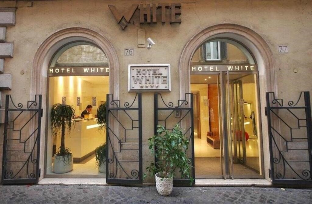 Готель White Hotel 4*