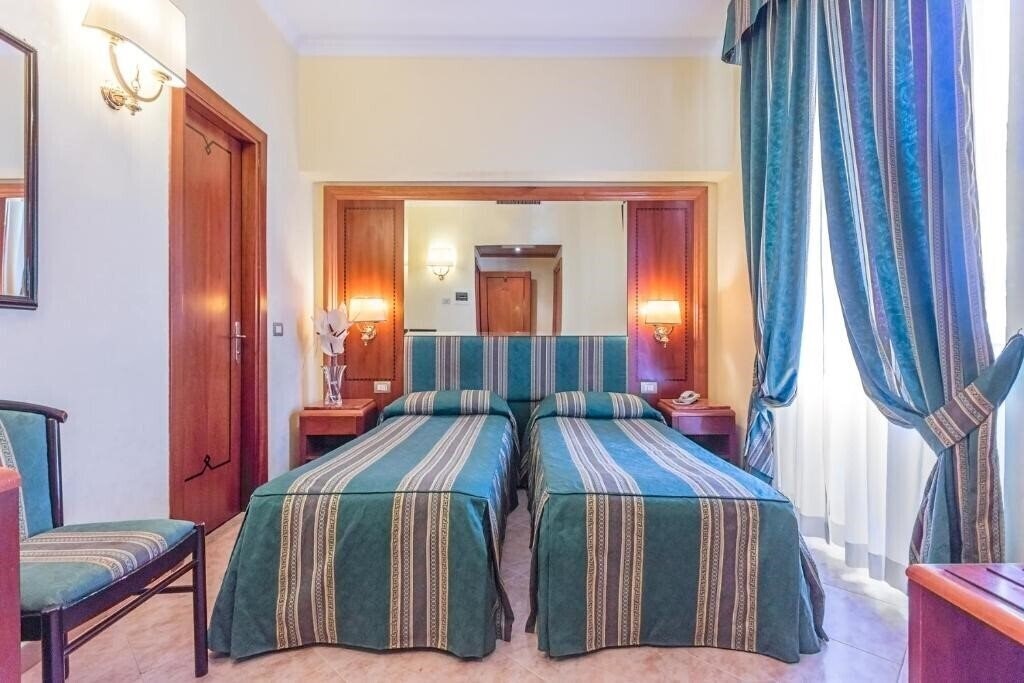 Готель Hotel Lux 4*