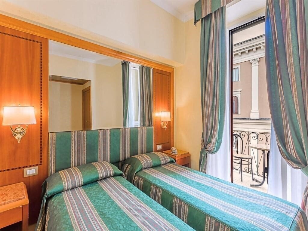 Фото Hotel Lux 4*