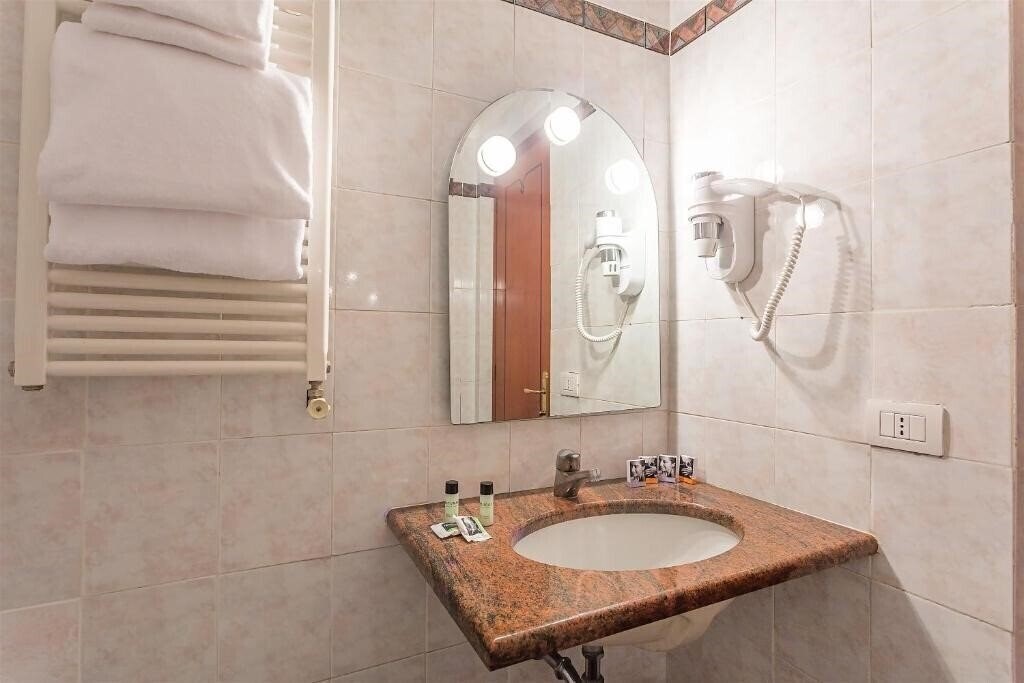Фотографія Hotel Lux 4*