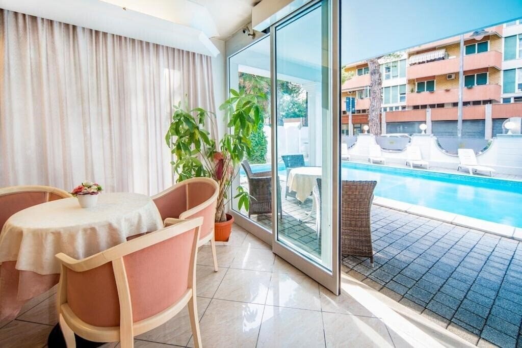 Готель Hotel Royal Plaza 4*