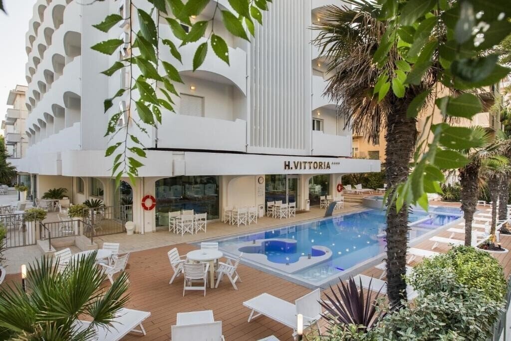 Отель Hotel Vittoria 4*