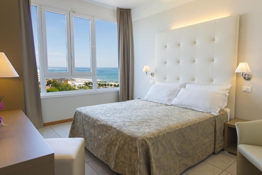 Картинка Hotel Cristallo (Riccione) 4*