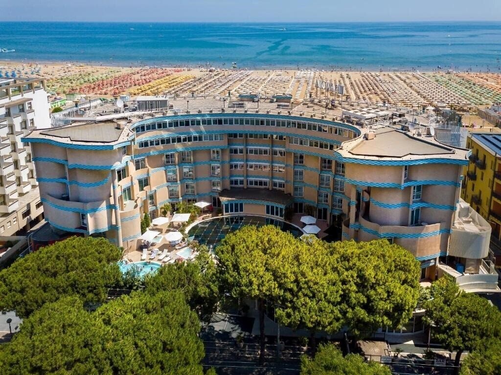 Отель Savoia Hotel Rimini 4*