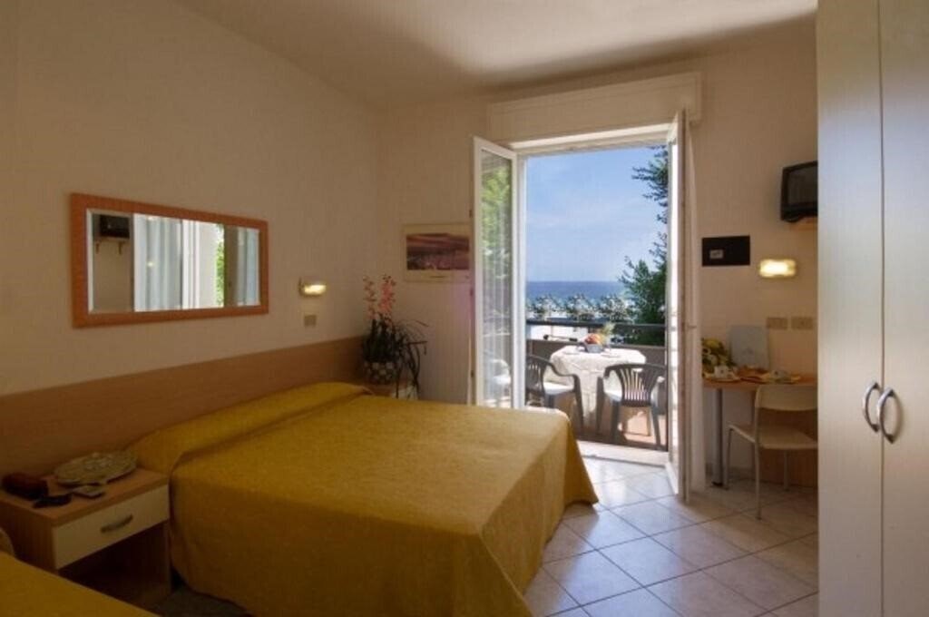 Отель Des Bains (Cattolica) 3*