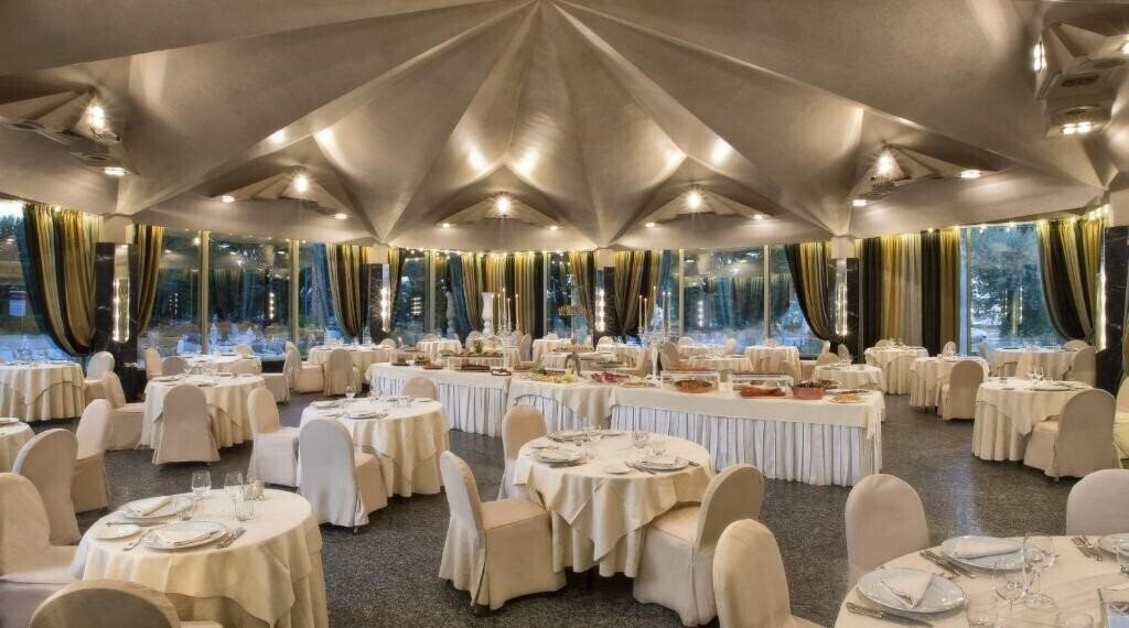 Готель Ambasciatori Rimini 4*
