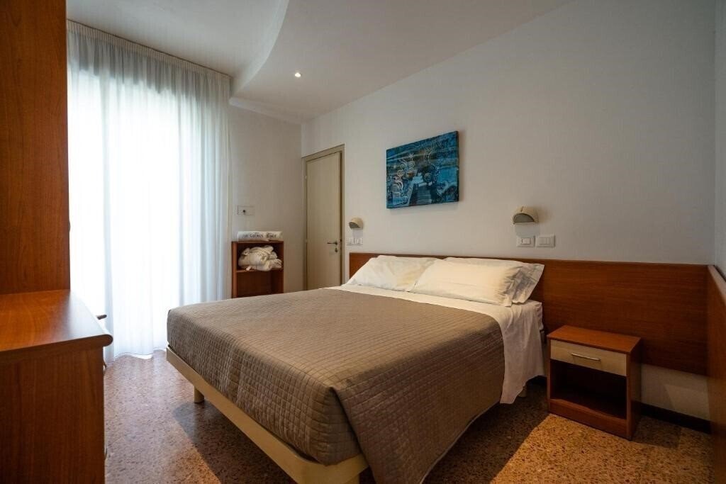 Отель Globus Hotel 3*