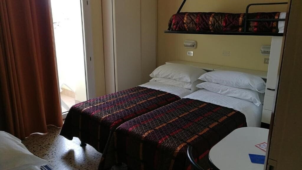 Фото Hotel Alaska 3*