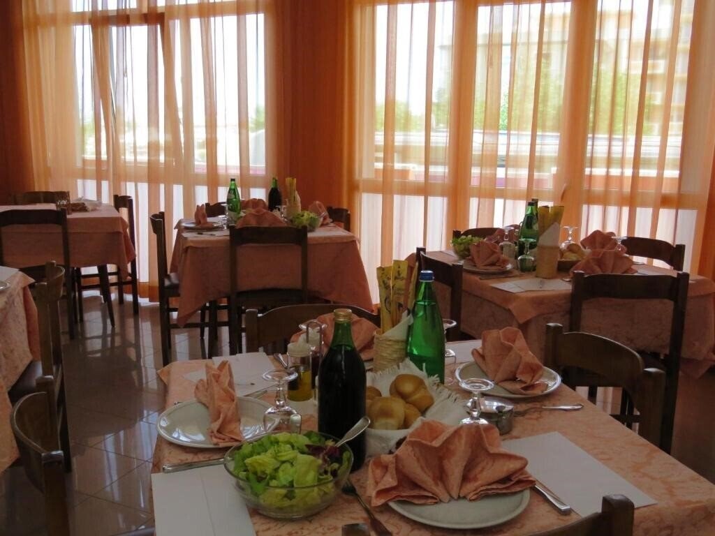 Фото Hotel Cliff 3*