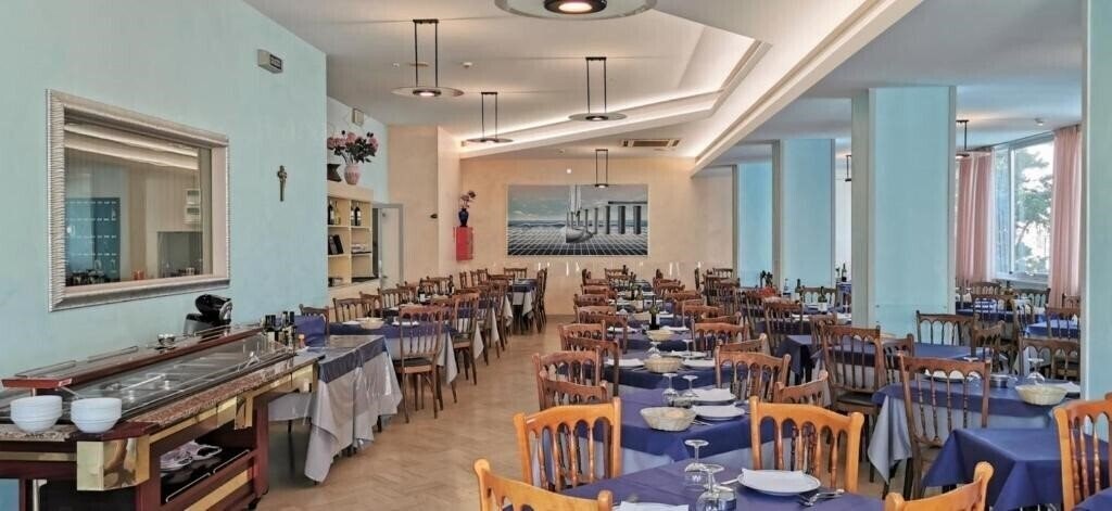 Зображення Hotel Cosmos 3*