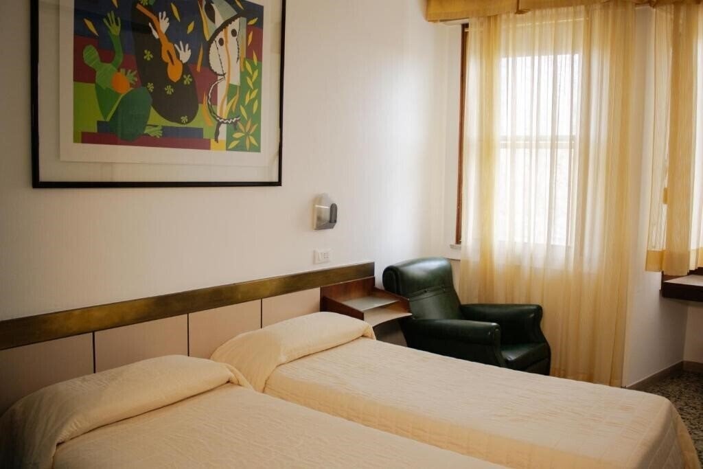 Отель Hotel Napoleon 2*