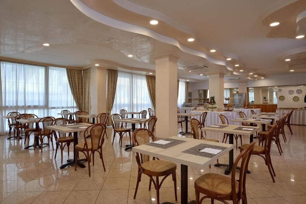 Картинка Gaston 4*