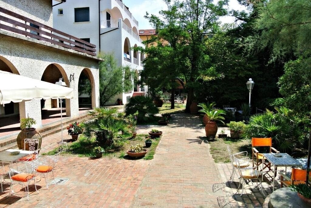 Отель Villa Furia 4*