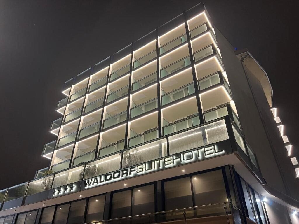 Готель Waldorf Suite Hotel 4*