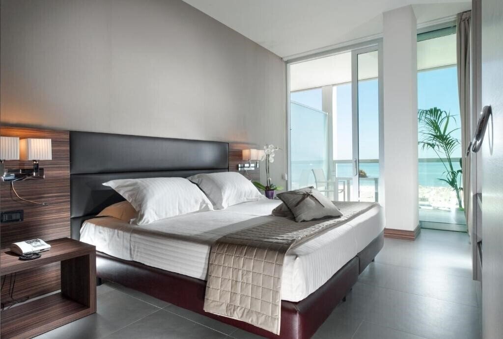 Фото Waldorf Suite Hotel 4*