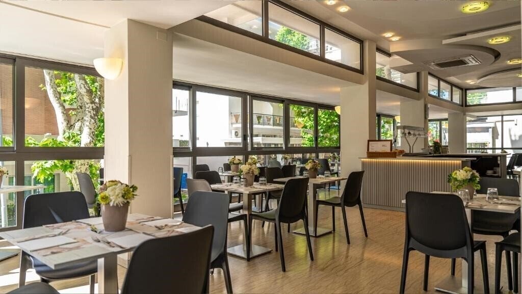 Зображення Hotel Eiffel 3*