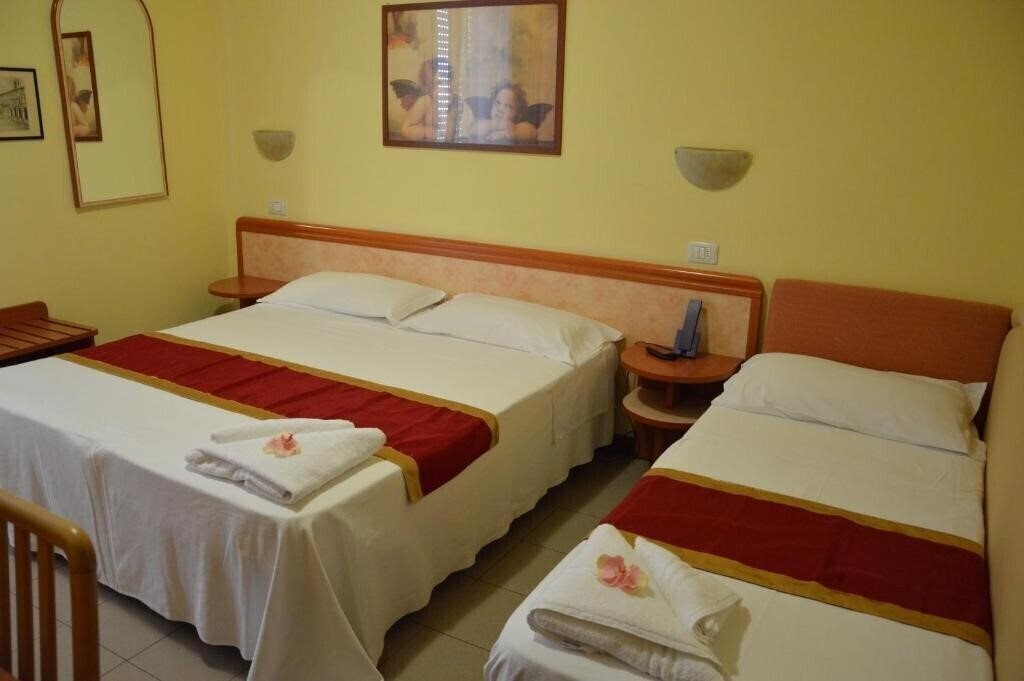 Фото Hotel Carolin 3*