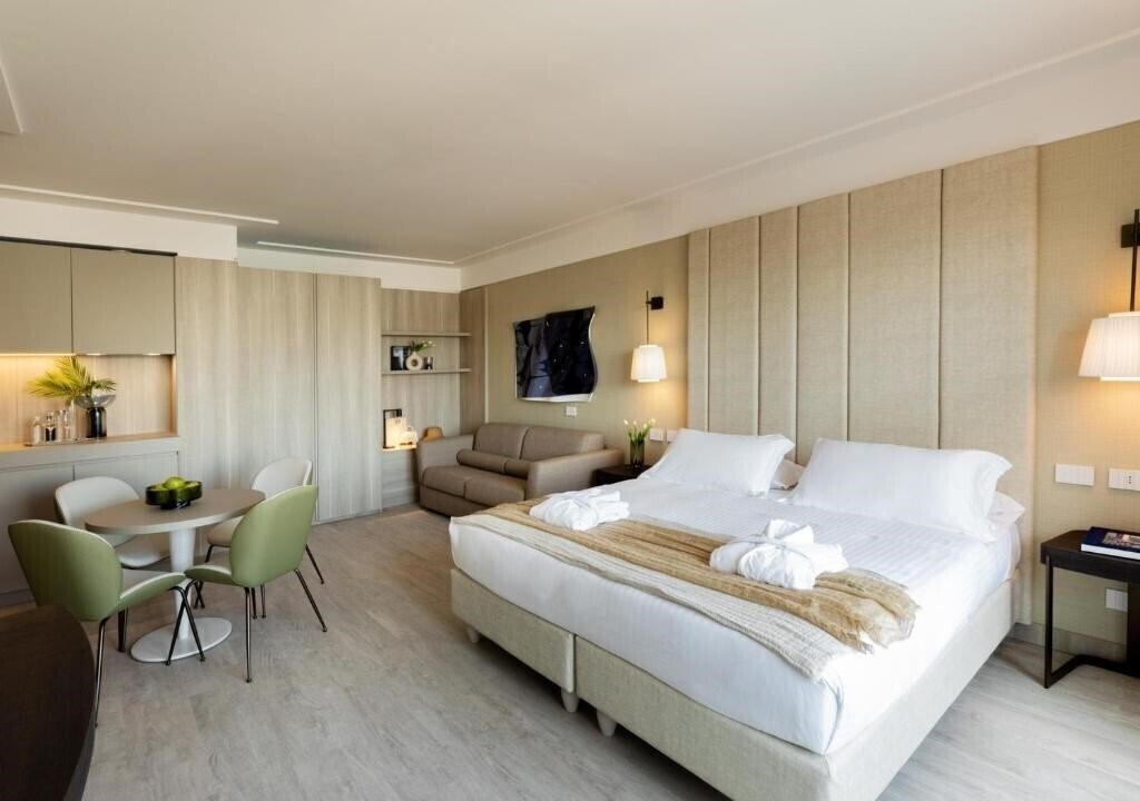 Отель Ceccarini 3*