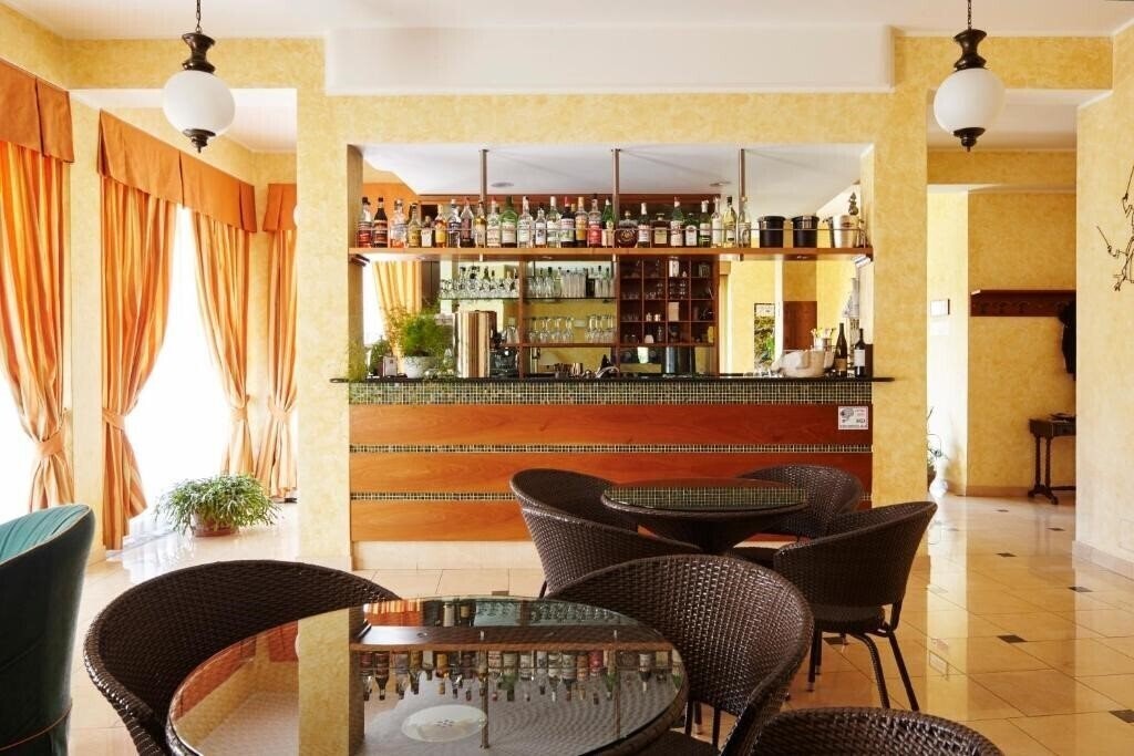 Готель Hotel 2000 3*