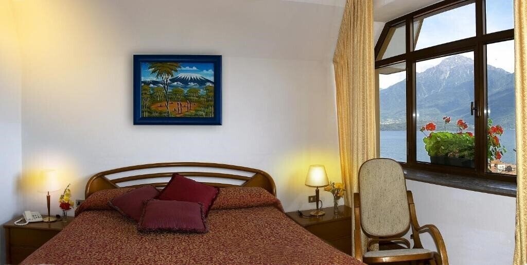 Фото Hotel 2000 3*