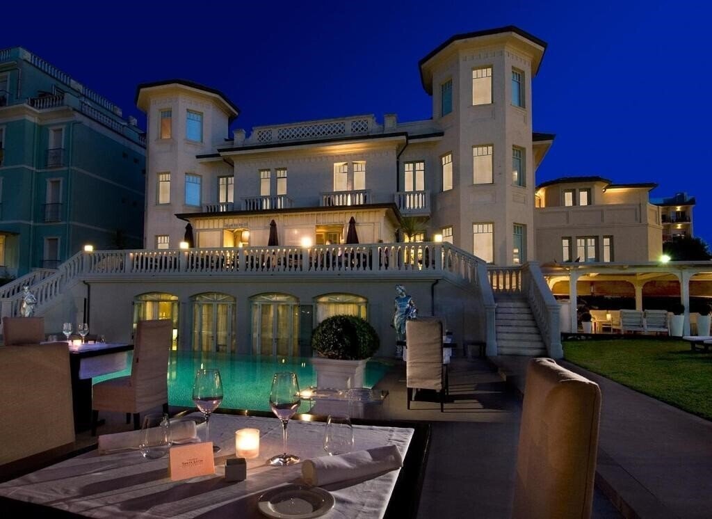 Готель Carducci 76 4*