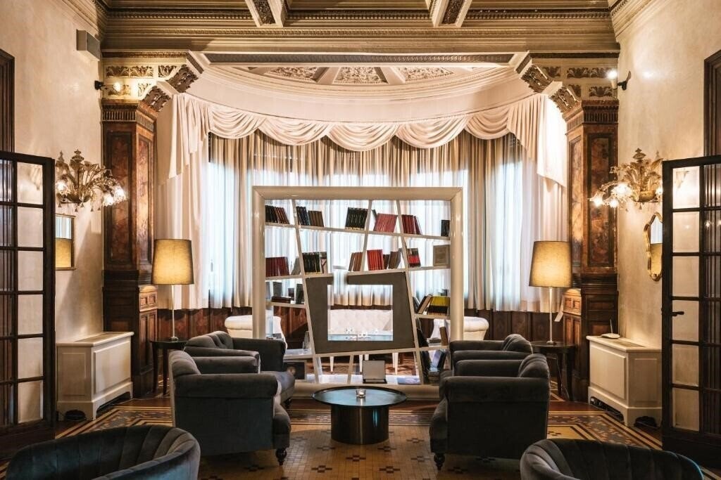 Фотография De La Ville Hotel 4*