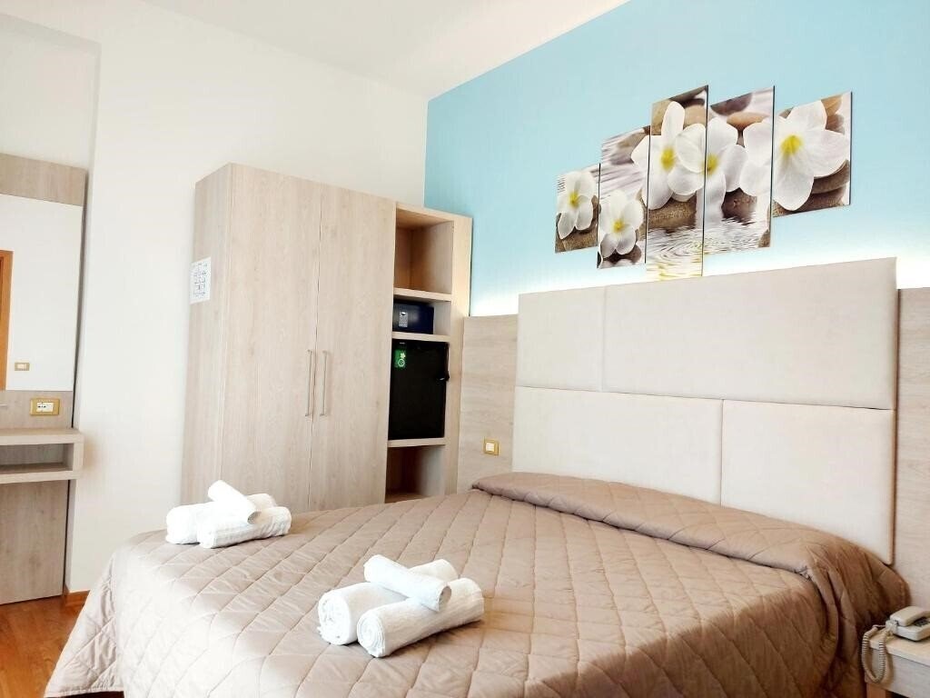 Отель Monica (Rimini) 3*