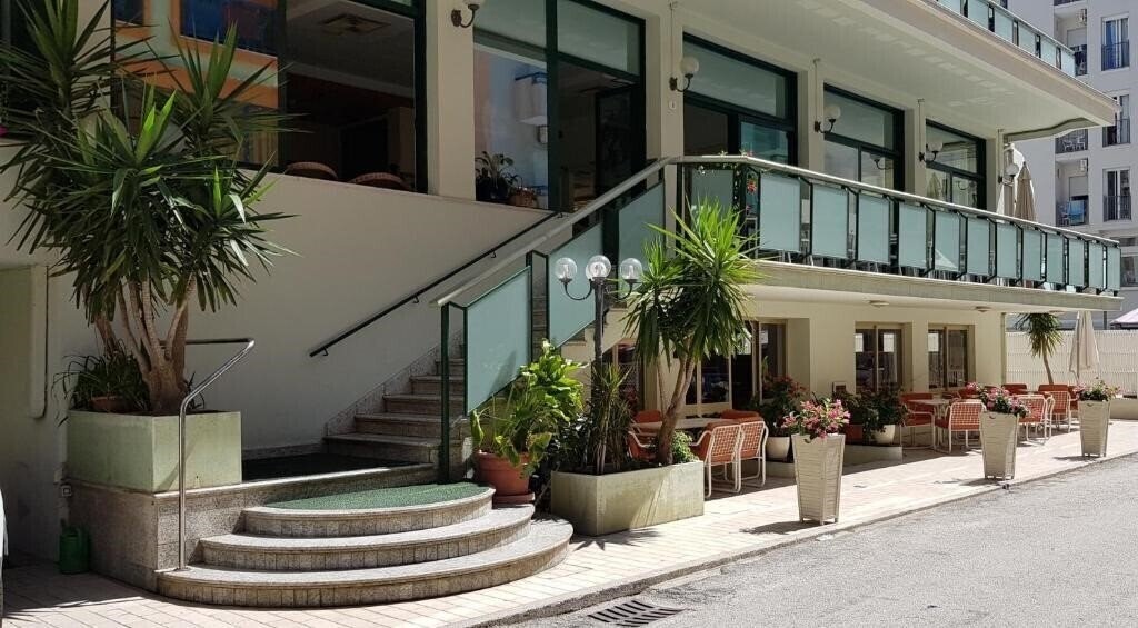 Готель Chic (Cattolica) 3*