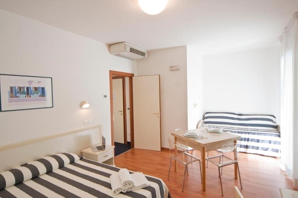 Готель Residence Divina (Miramare) 3*