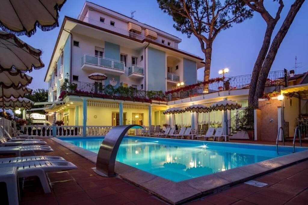 Готель Villa Dei Fiori (Viserbella) 3*