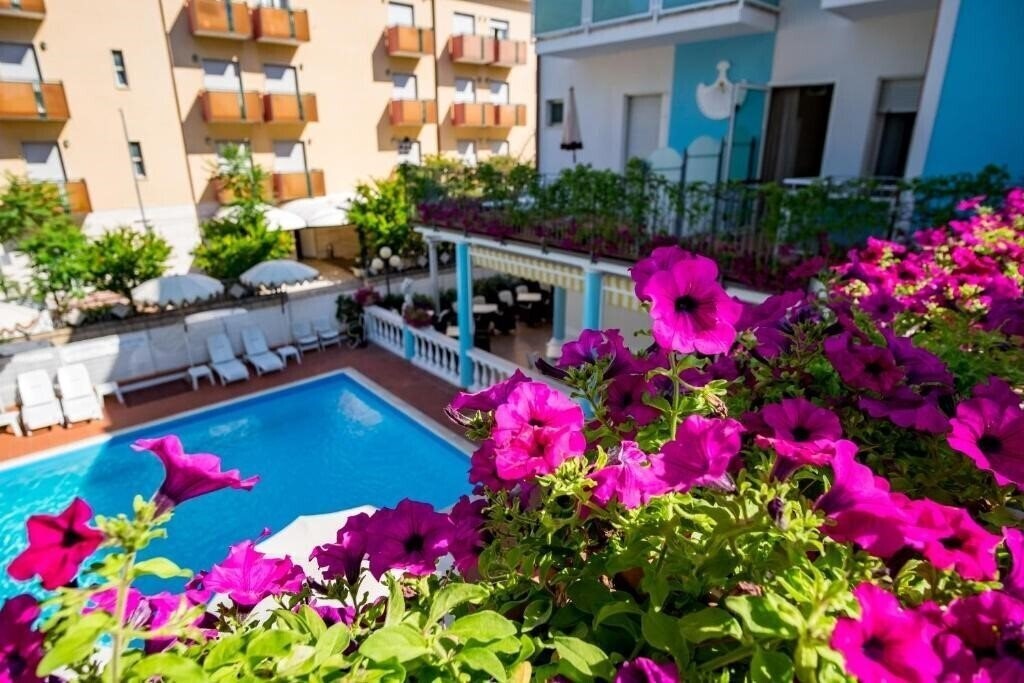 Фото Villa Dei Fiori (Viserbella) 3*