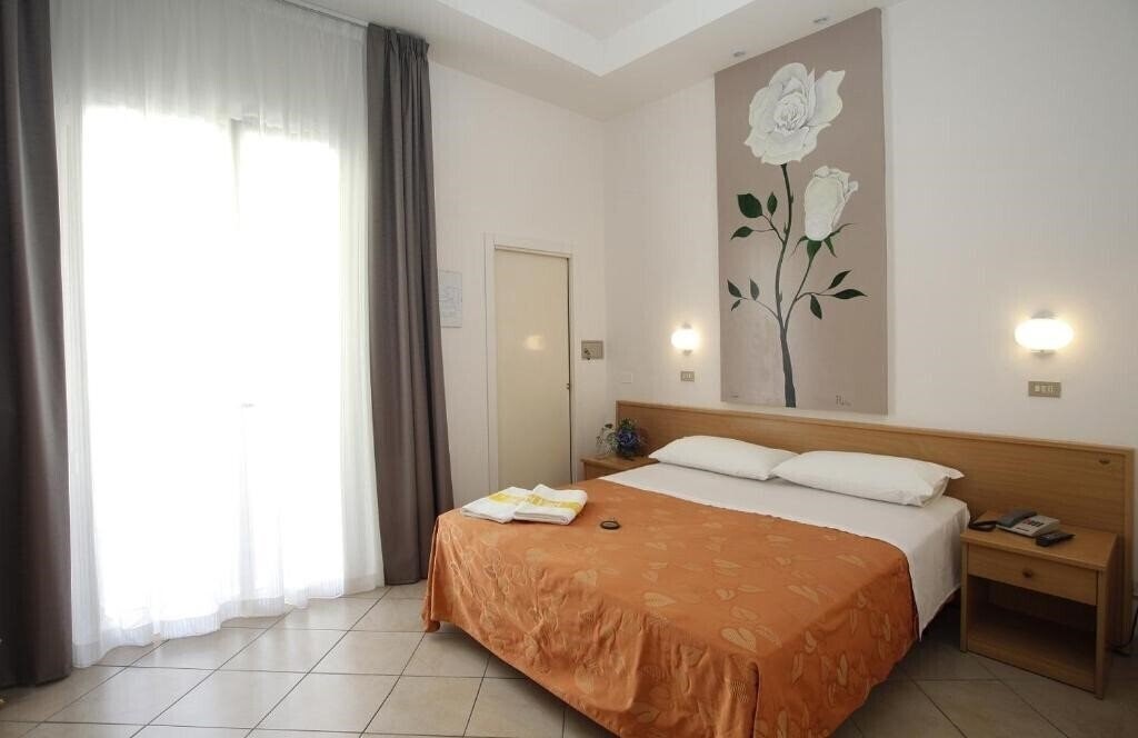 Фотографія Villa Dei Fiori (Viserbella) 3*