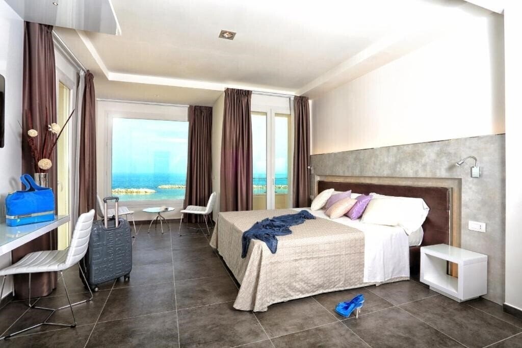Картинка Baldinini 4*