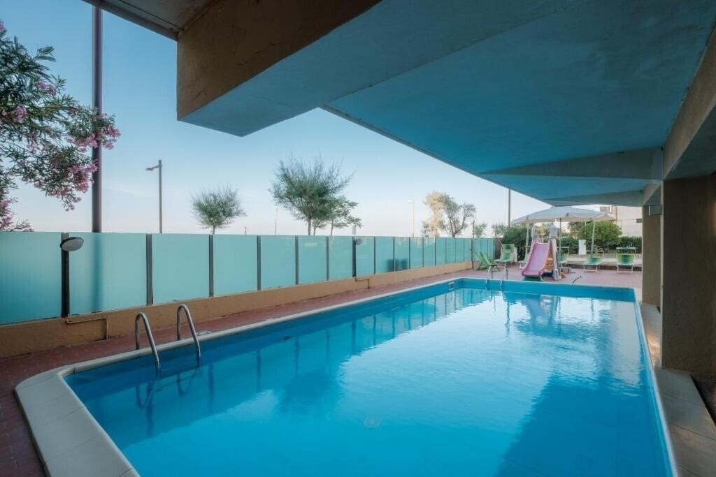 Фото Hotel Crown 3*