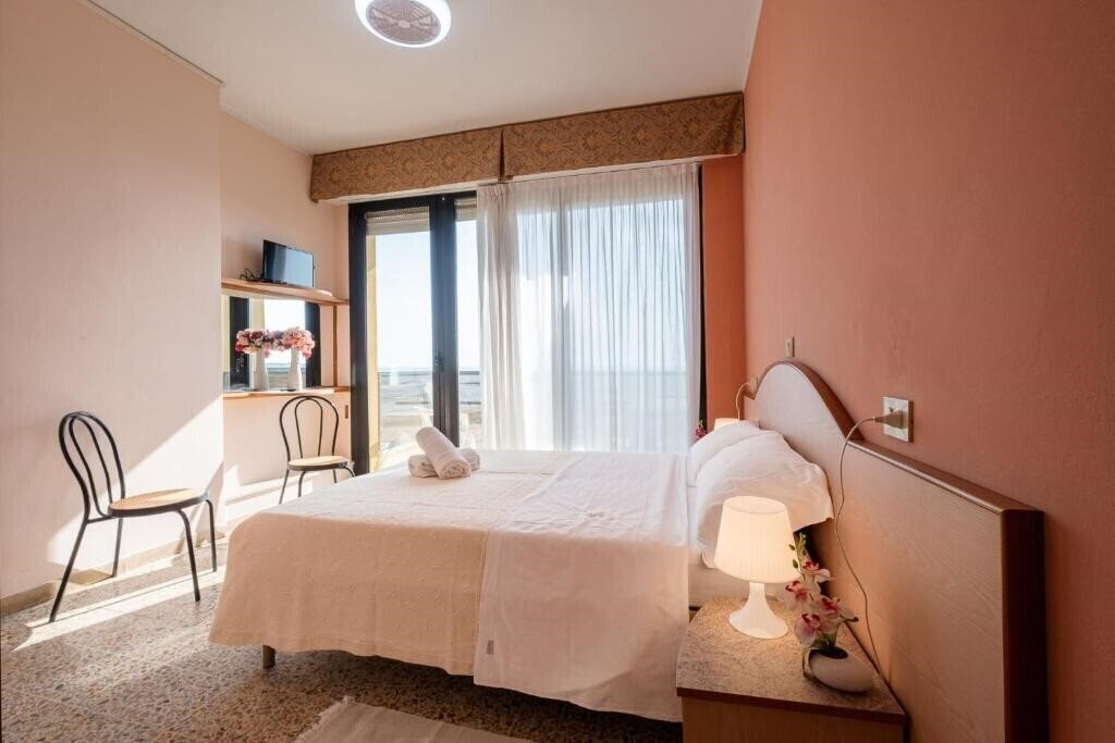 Фотография Hotel Crown 3*