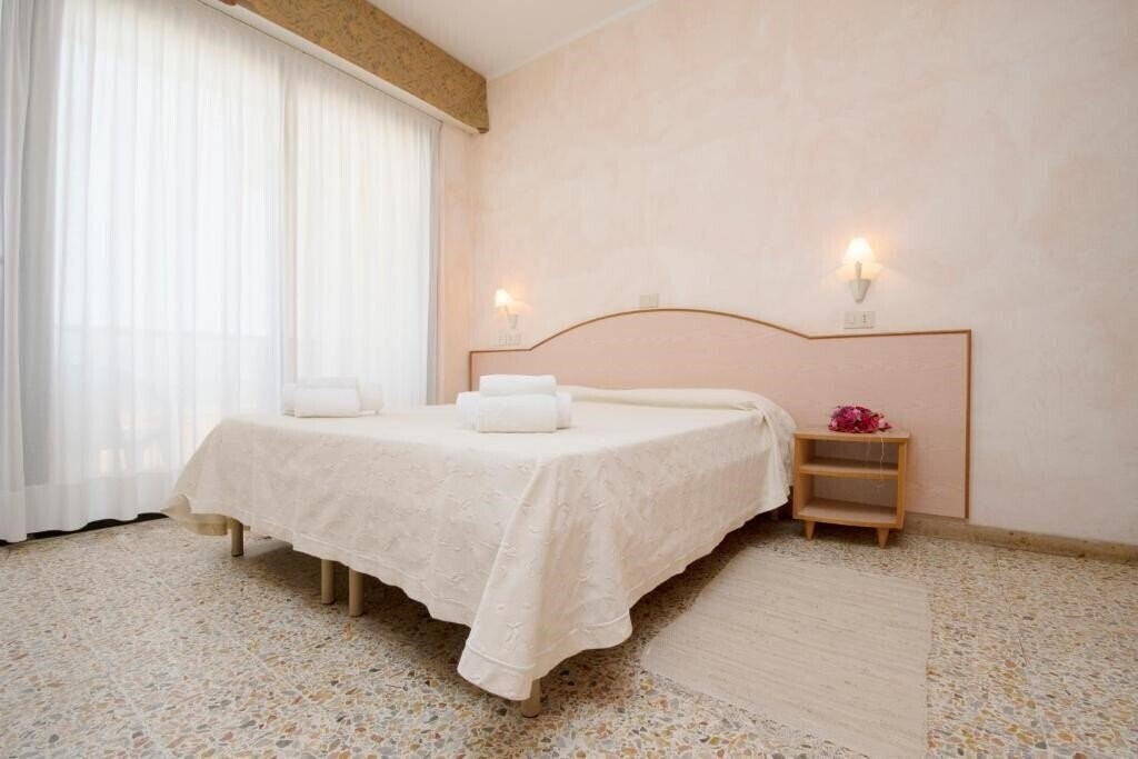 Изображение Hotel Crown 3*
