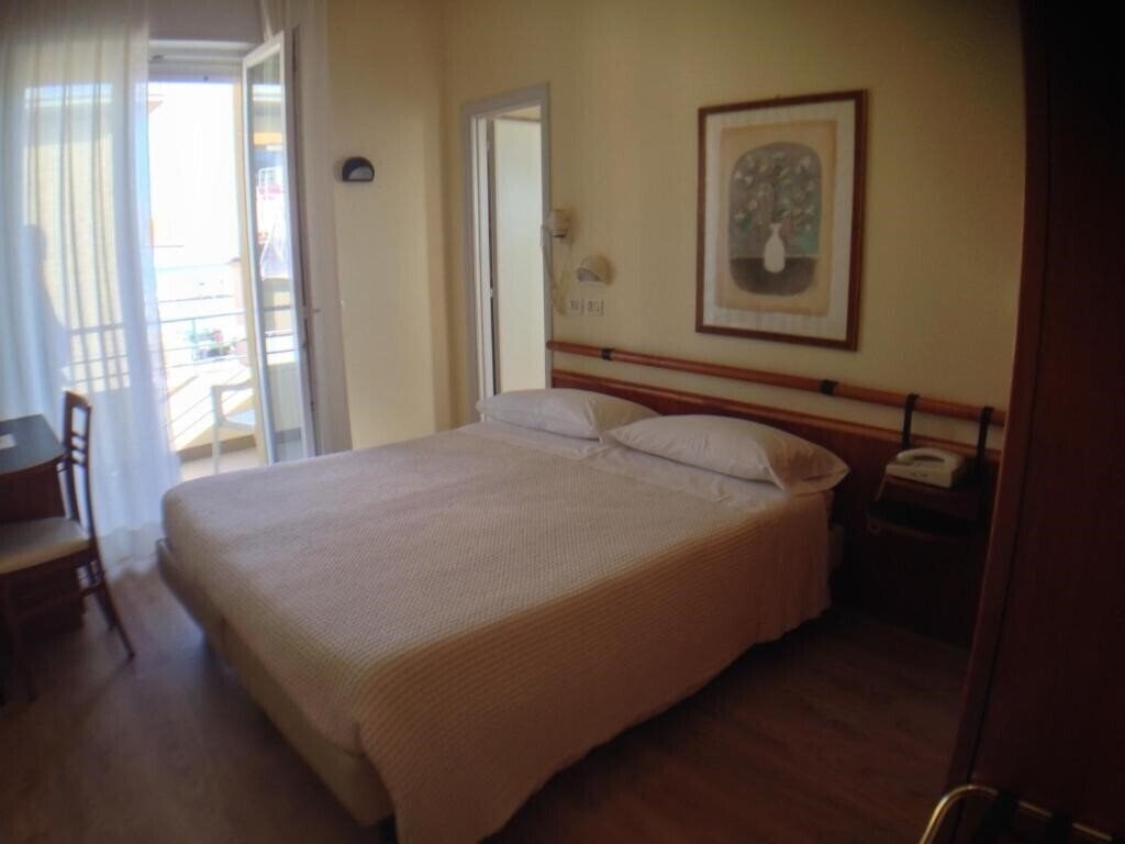 Фото Houston (Rivabella) 3*
