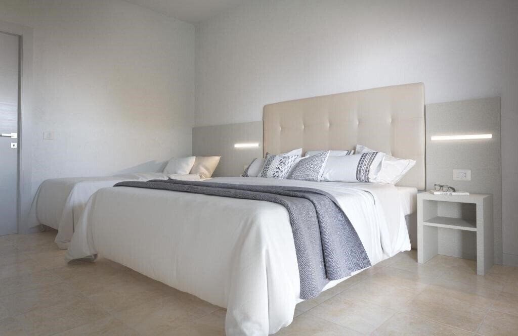 Готель Aron (Viserbella) 3*