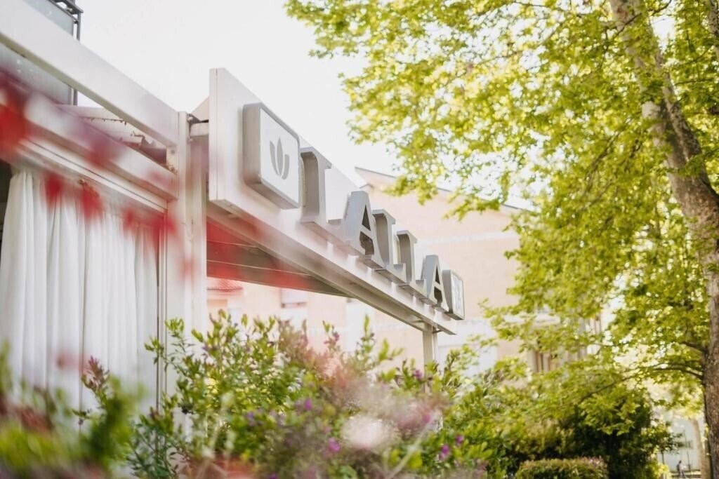 Готель Lalla Beauty & Relax 4*