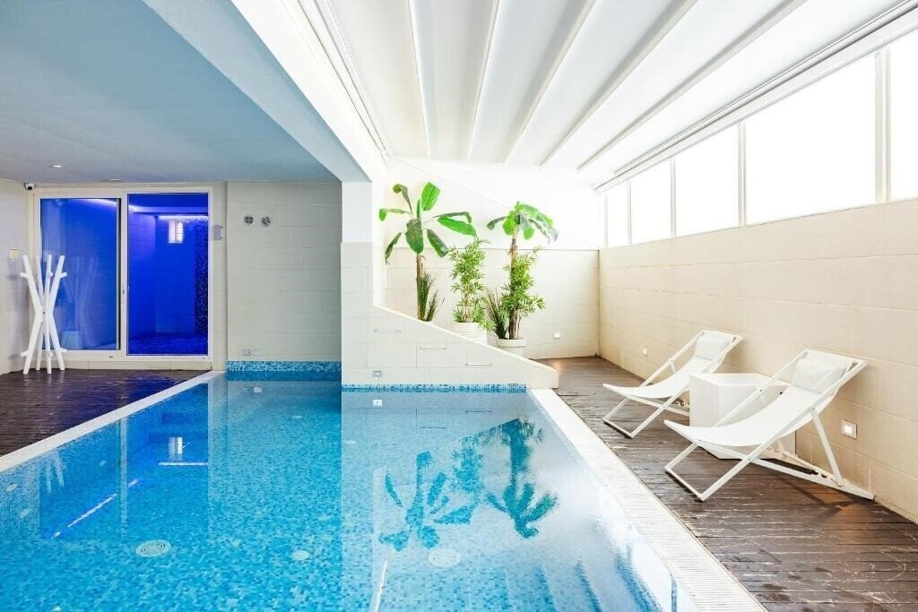 Фото L'Hotel 3*